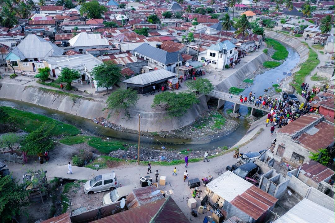 Makamu wa Rais afanya ziara kushtukiza mto Ng’ombe, aagiza taka ziondolewe haraka