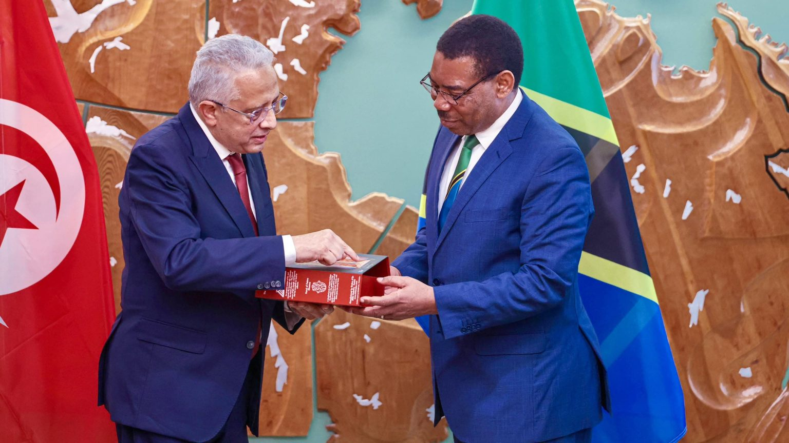 DK Mwigulu ateta na Waziri wa Afya Tunisia