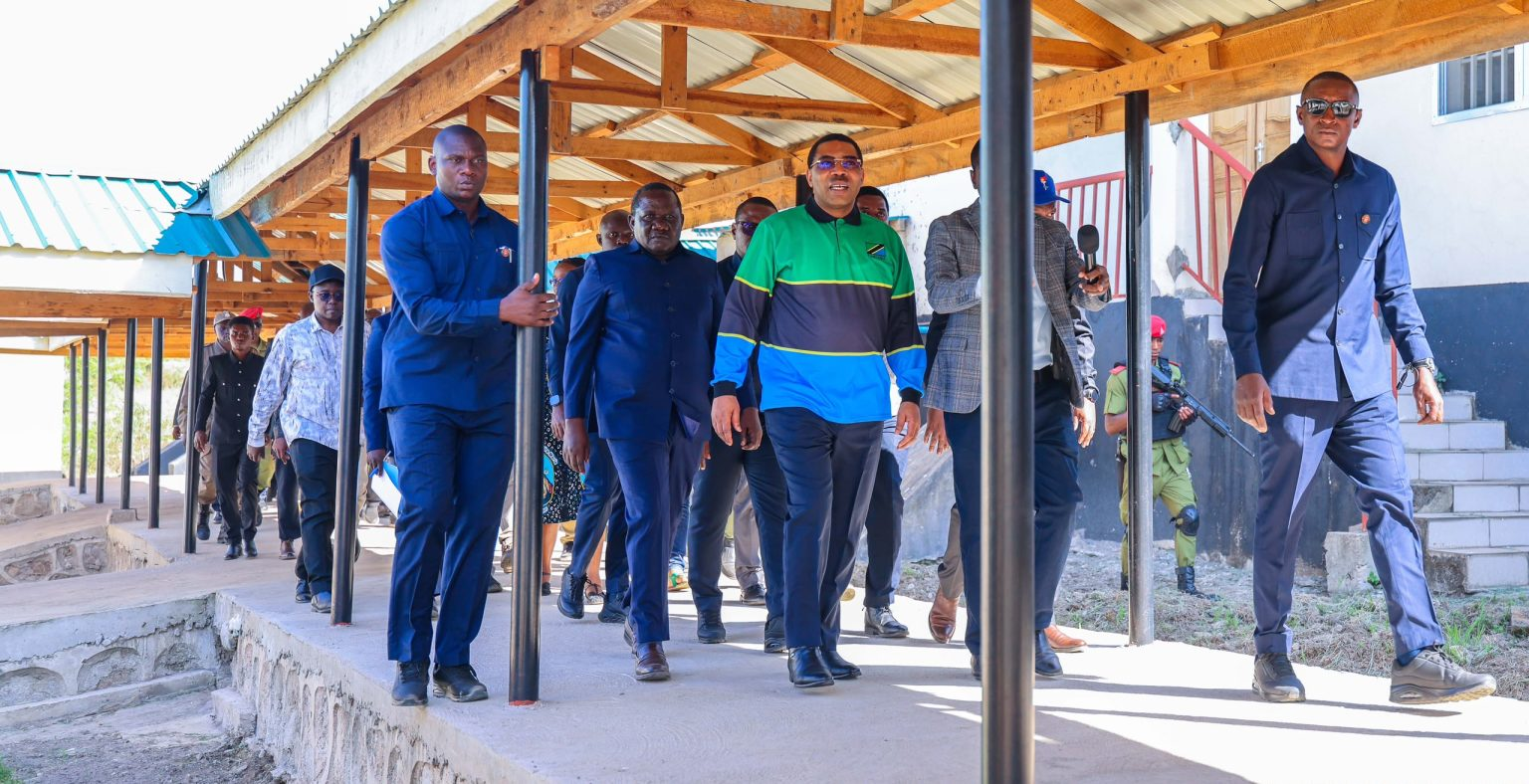Dk Mwigulu akagua mradi wa Hospitali ya Wilaya Bunda